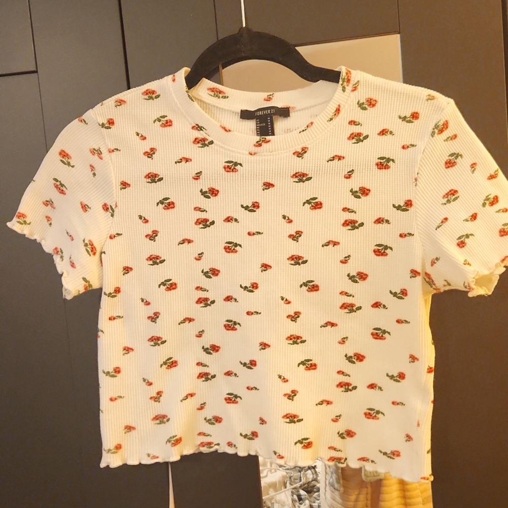 Forever 21 Size M White Crop Top w/Pink cherries 🍒